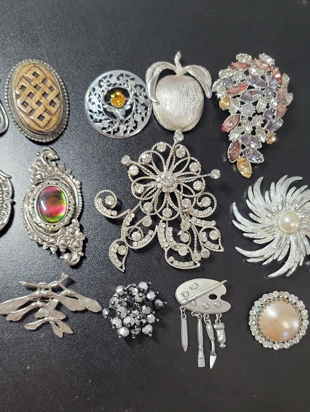Silver Tone Floral Filigree Brooch Lot Of 20